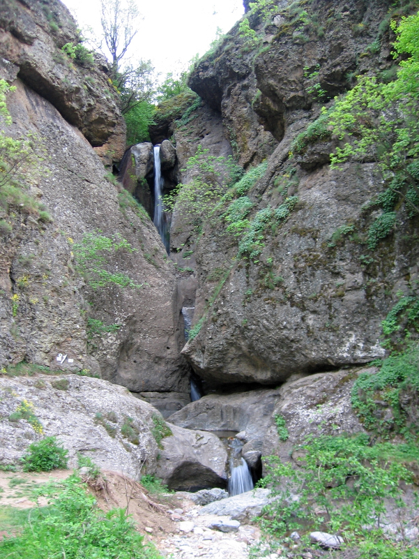 Водопадът Бохемия на река Бозовайска каменица