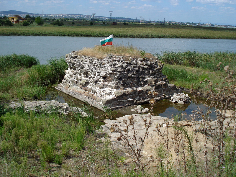 Крепостта "Пиргос", до квартал Крайморие