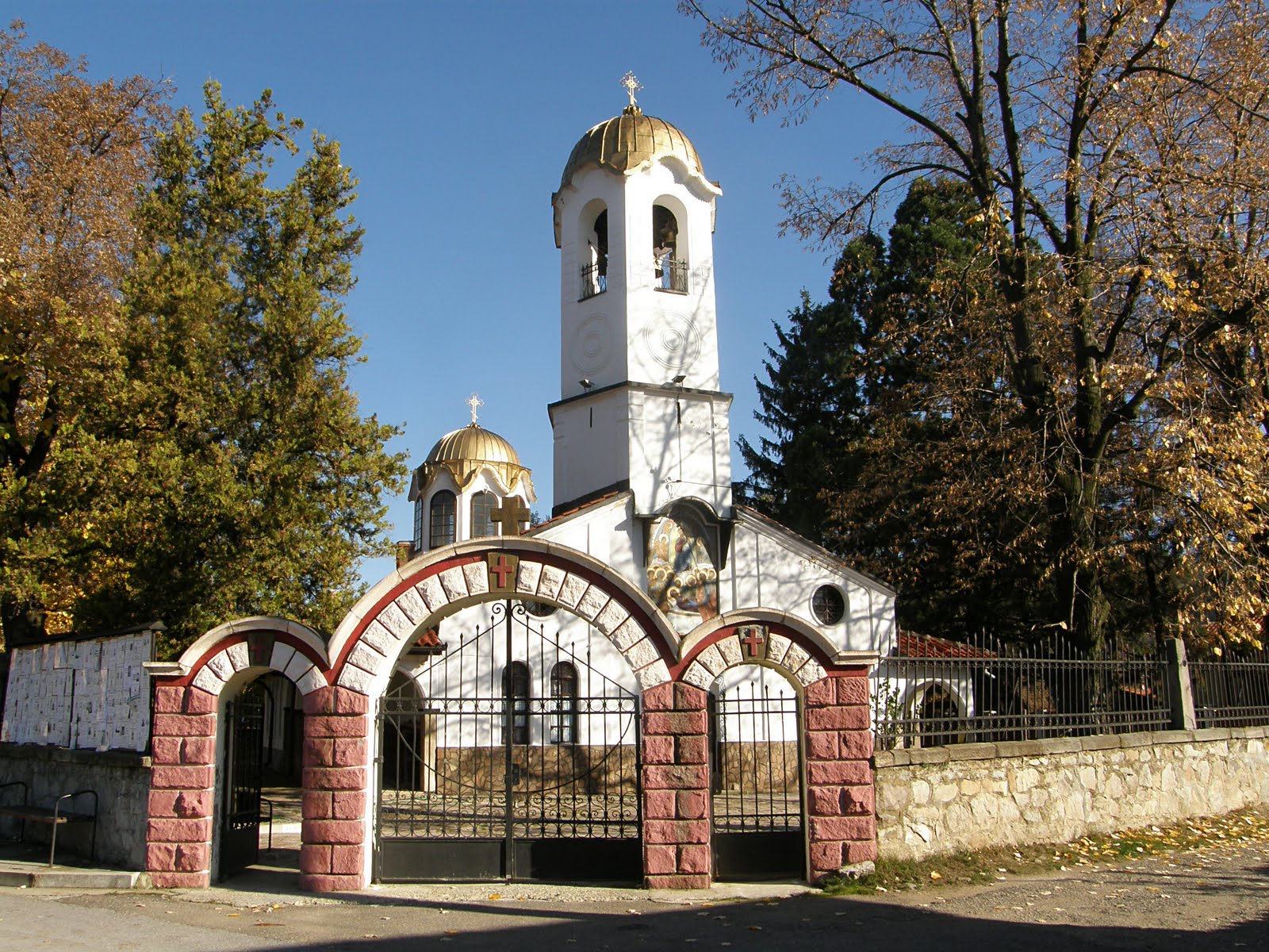 Църквата "Успение Богородично"