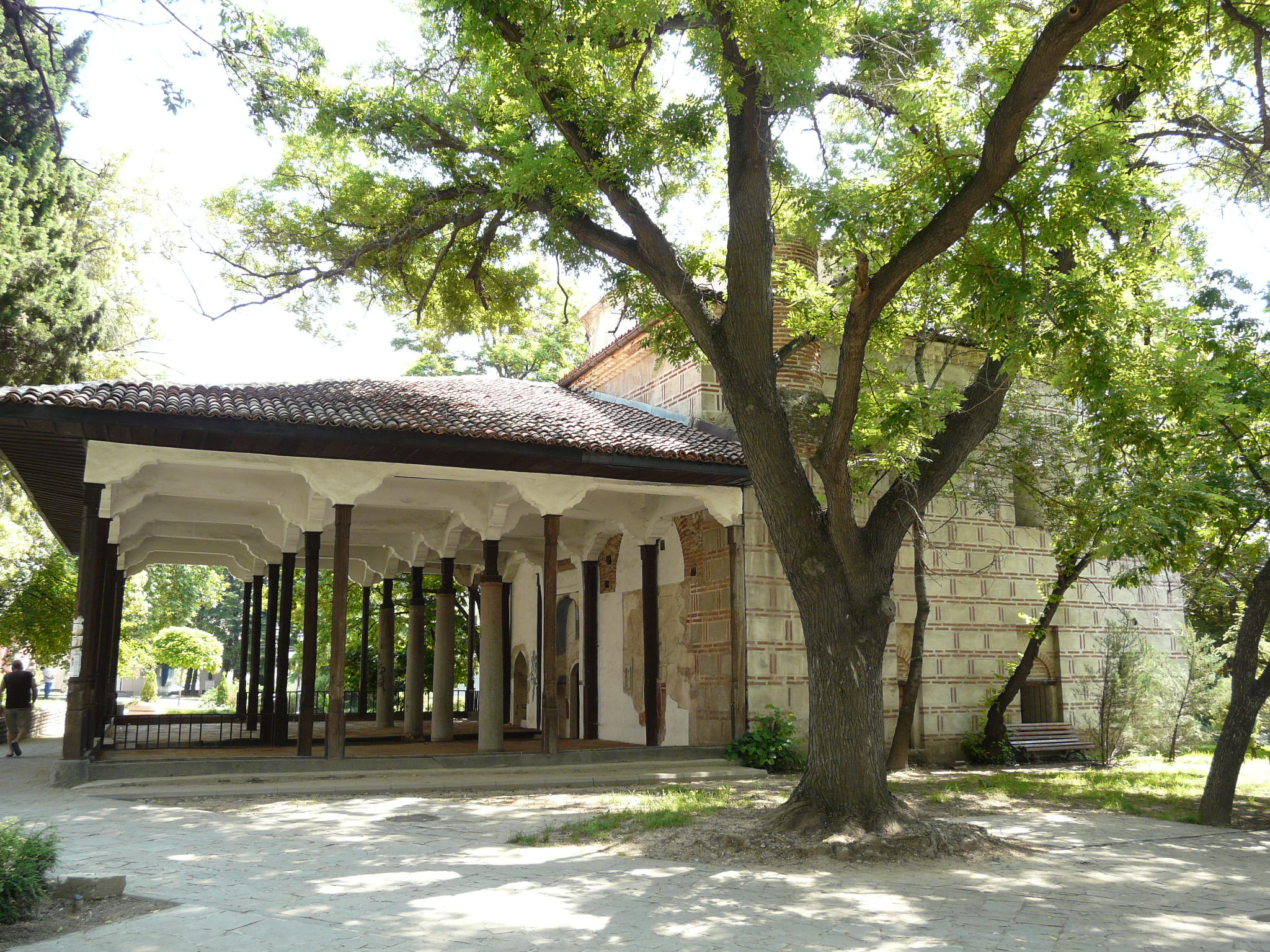 Куршум джамия в съседния Карлово